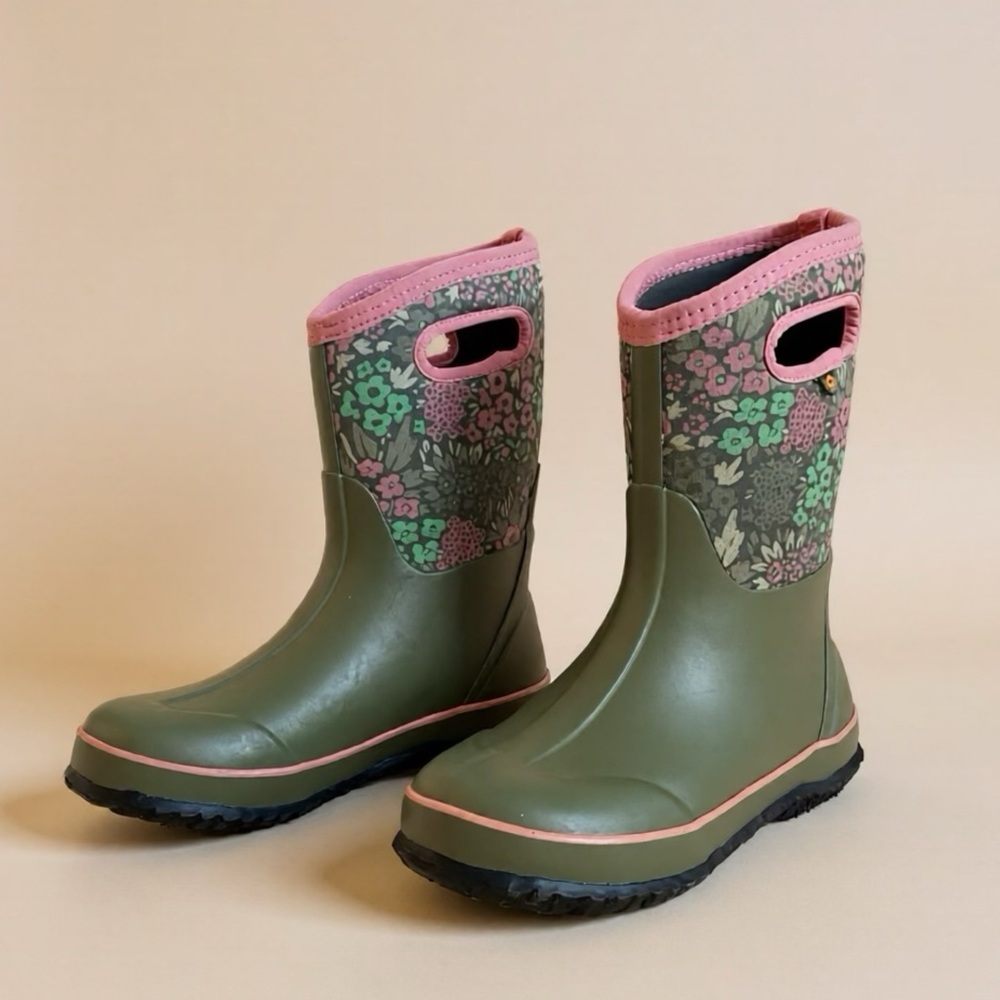 BOGS Girls Youth Size 5 Waterproof Boots
